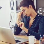 Tips Mengatur Meja Kerja agar Mata Tetap Sehat